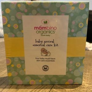 Mambino organic baby arrival essential care kit
